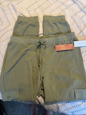 Scarlett Olive Green Elastic Waist Shorts